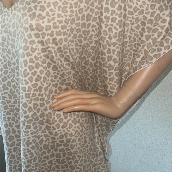 JORDAN Taylor animal print Top size M NWT - Picture 4 of 5